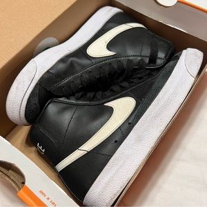 Womens Nike Blazer Mid 77' - Size 5